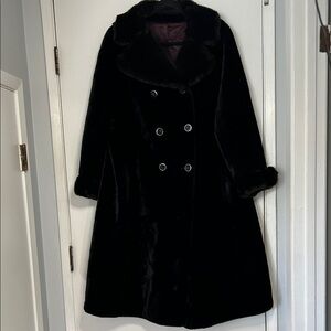 Sportowne New York Ultra Seal Elegant Black Double-Breasted Women's Coat